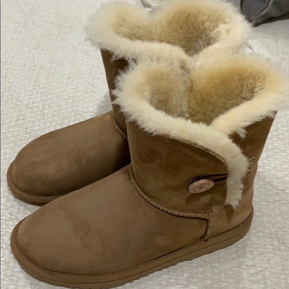 Women’s size 5 UGGs